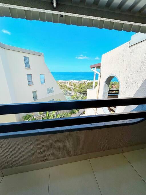 هتل مادرن کازی کوستال آپارتمان Modern Cozy Coastal Apartment