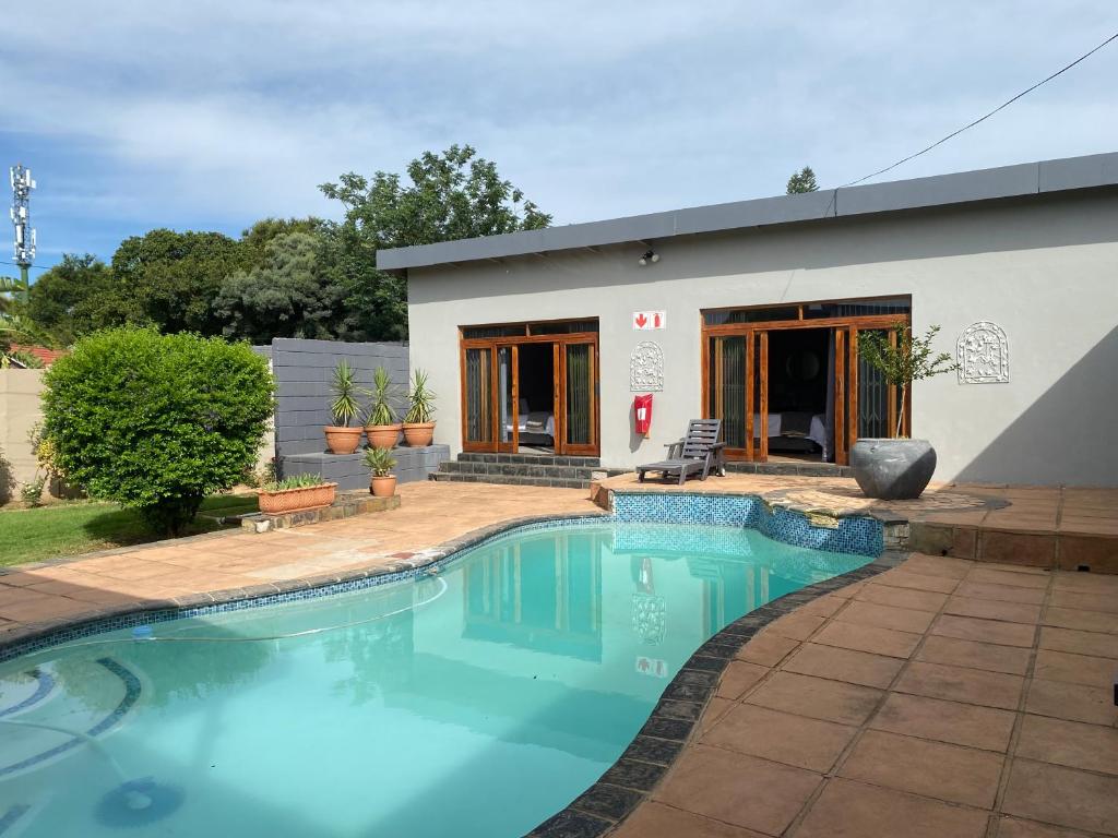 هتل واترکلاوف گلن گستم هاوس Waterkloof Glen Guest House