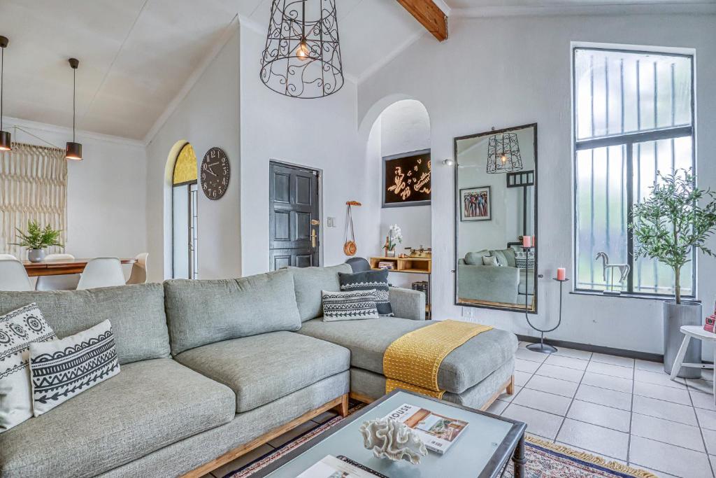 هتل ده اسپانییش هاوس The Spanish House