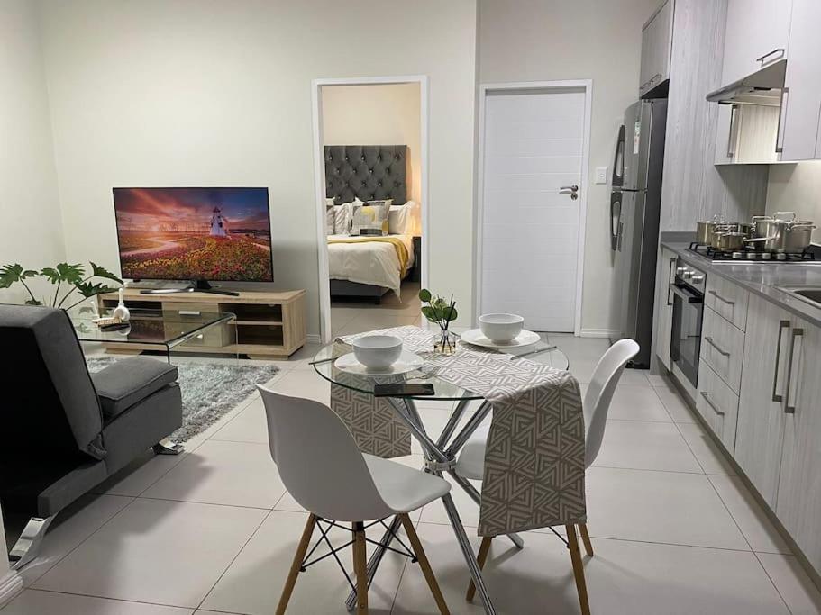 هتل فلت این میدرند Flat in Midrand