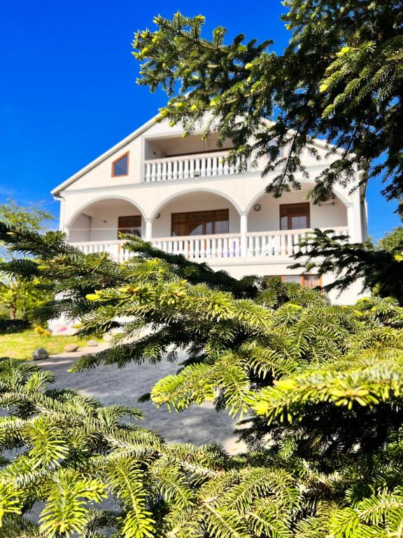 هتل لیزای ویلا در چکوی Lisa's Villa in Chakvi