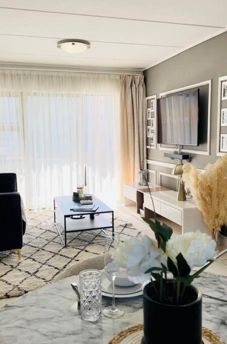 هتل ایر لاکس - وات آ مدرن اوسیس Air Lux - What a Modern Oasis