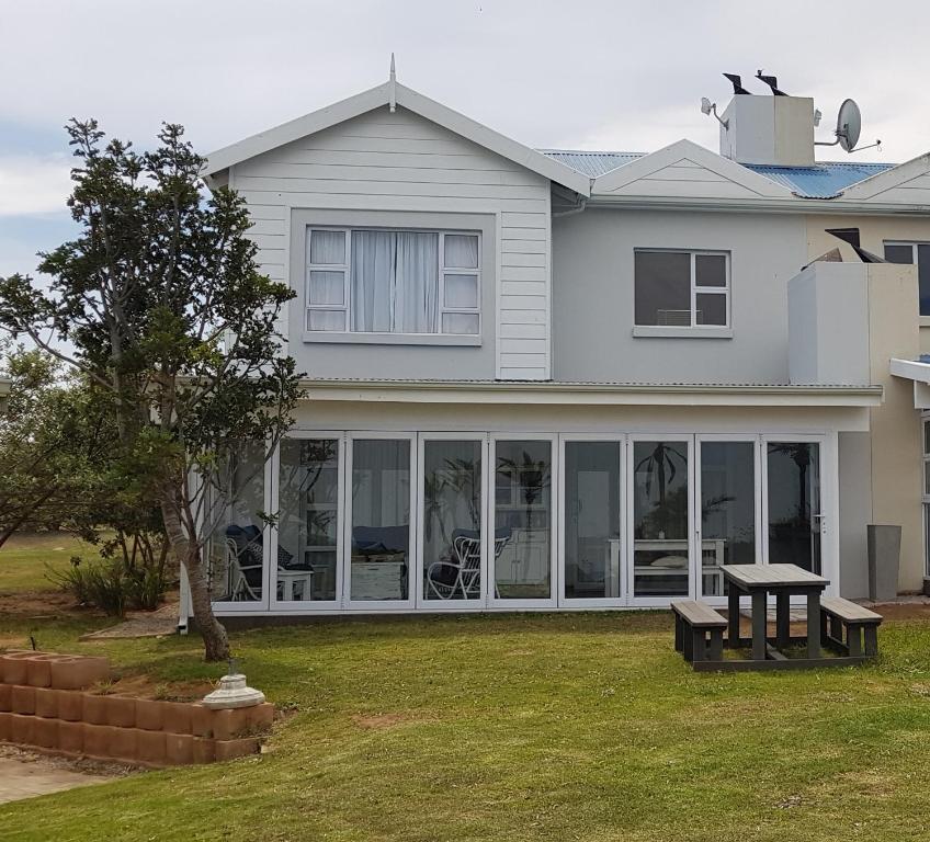 هتل لاژ 90 - پیناکل پوینت استیت Lodge 90 - Pinnacle Point Estate