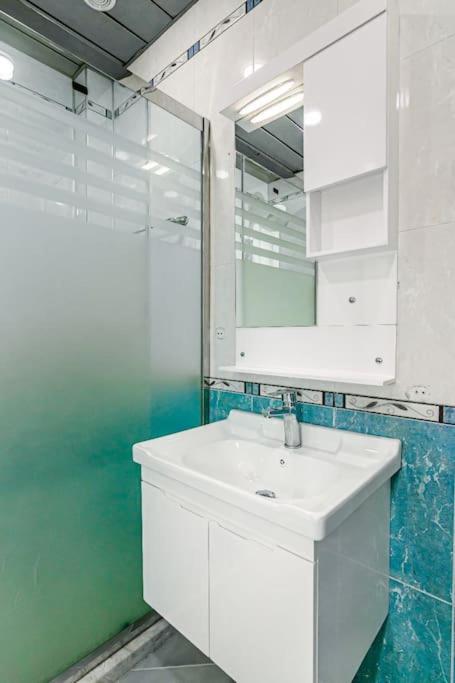 هتل گاردن اف فانتنز دی لاکس هوم Garden of Fountains DeLux Home