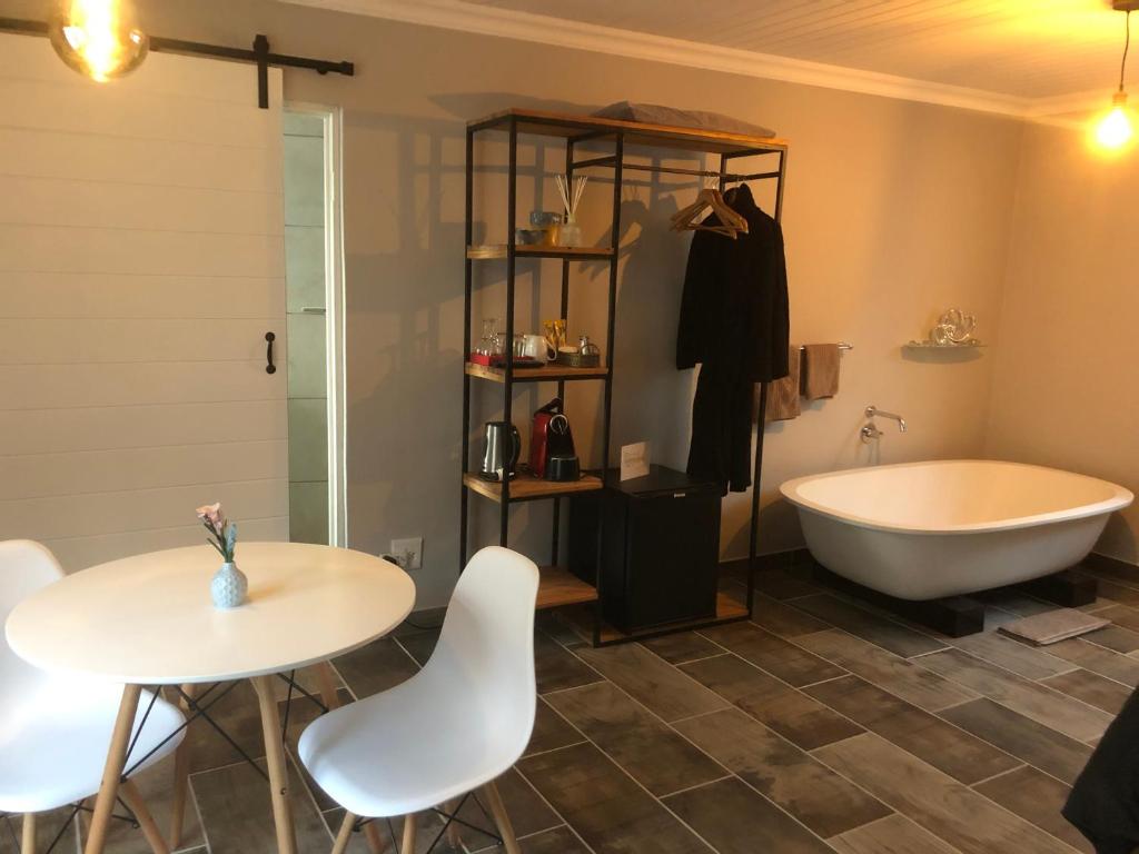 هتل بی اند بی ساوینیون کانتری لاج B&B Sauvignon Country Lodge