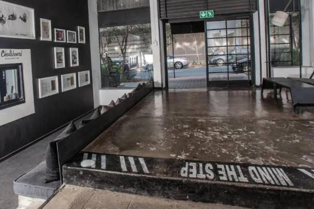 12 دکیدز هتل این مابونه‌نگ - 12 Decades Hotel in Maboneng
