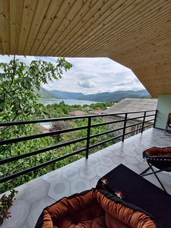 هتل آنانوری ورندا- هاستل گست هاوس Ananuri veranda- hotel guest house