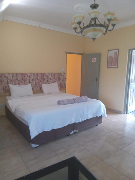 هتل فوروئیز گست هاوس - Fourways Guest House