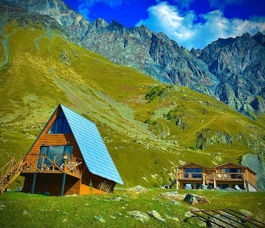 هتل الون کاتج کازبگی Alone Cottage Kazbegi