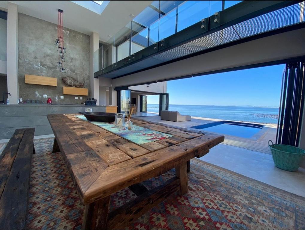 هتل اوشن پرل سیفرانت ویلا Ocean pearl seafront villa