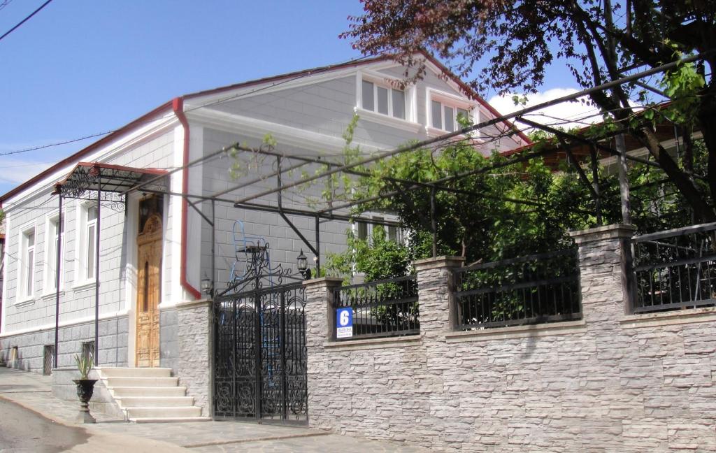 هتل دیوید گست هاوس David Guest House