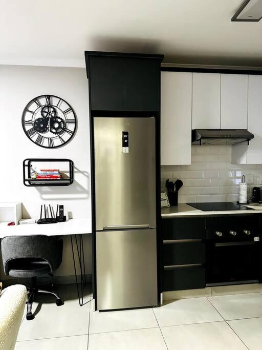 هتل اریس سلف کتیرینگ یونیت Aries self-catering Unit