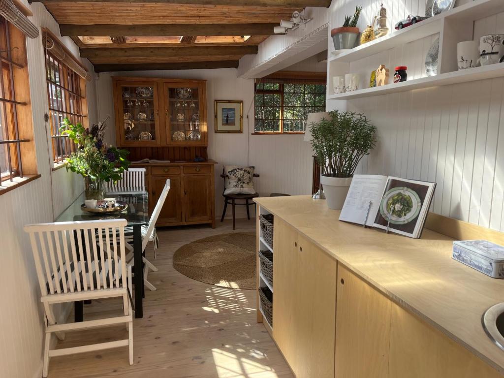 هتل تری‌تاپس کاتج Treetops Cottage