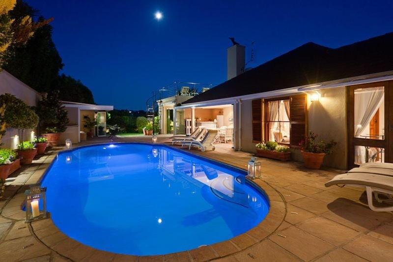 هتل آپ مارکت توزکان ویلا اسلیپس 12 ویت هی دد پول اند جکوزی - Upmarket Tuscan Villa sleeps 12 With Heated pool & Jacuzzi