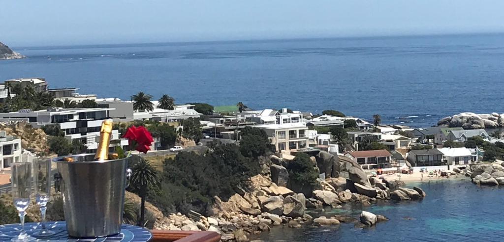 هتل 51 آن کمپز بی 51 On Camps Bay