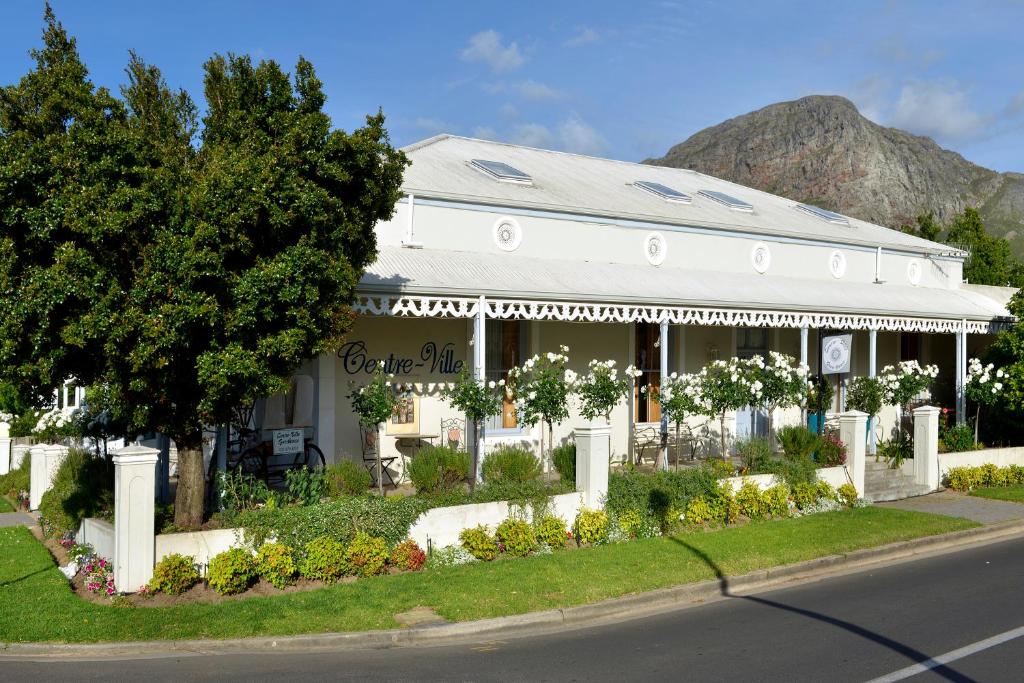 هتل سنتر-ویل گست هاوس - Centre-Ville Guest House