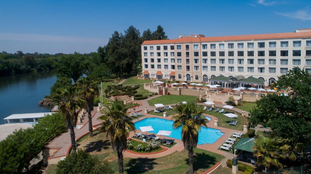 هتل ریویرا آن وال ریزورت Riviera on Vaal Resort