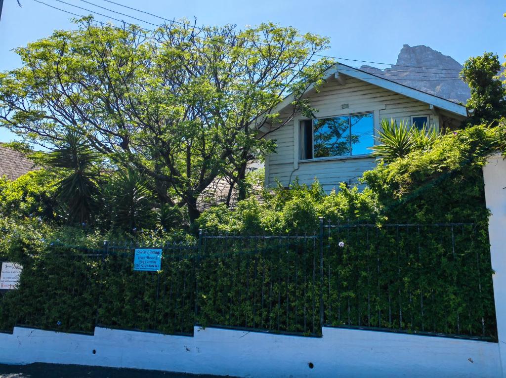 هتل سویس کاتج گست هاوس Swiss Cottage Guest House
