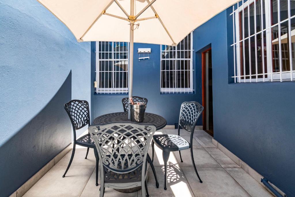 هتل اِلِگَنت هوم نَستِلِد این آ سِرین سُبِربن سِتینگ - Elegant Home Nestled in a Serene Suburban Setting