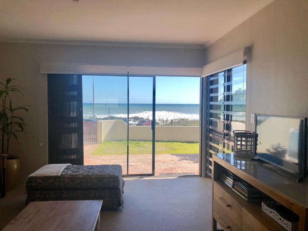 هتل بیچ فرانت آپارتمان اَت مالاتا بیچ این بلوبِرگ Beachfront Apartment at Malata Beach in Blouberg