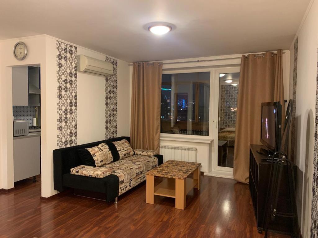 هتل آپارتمان ات اول. 1905 گودا - Apartment at ul. 1905 goda