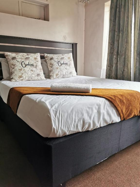 هتل گلستر گاست هاوس GLESTER GUEST HOUSE