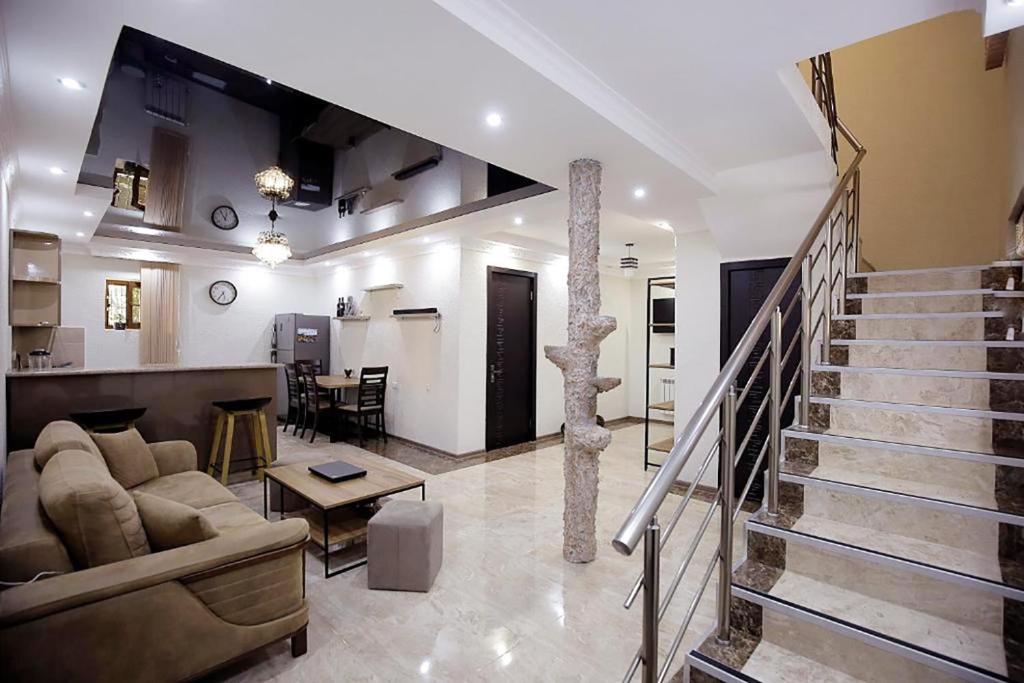 نیکوس هتل Nickos Hotel
