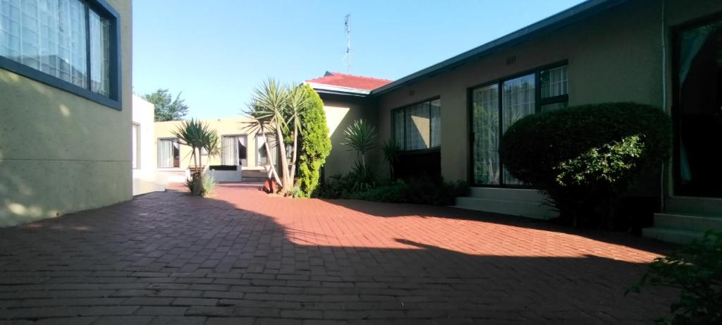 هتل زویلیبانزی گوست هاوز Zwelibanzi Guesthouse