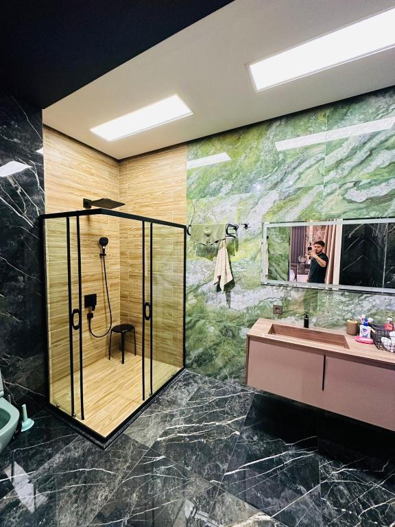 هتل د لاکچری ویلاژ این باکو The Luxury Village in Baku