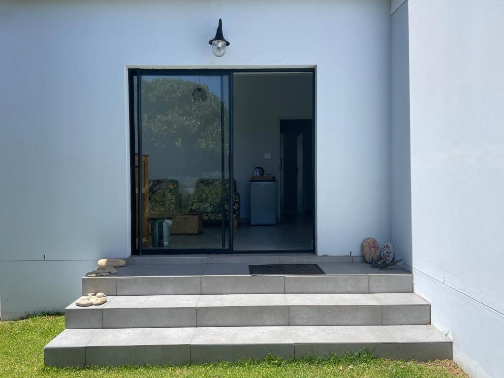 هتل ذ آرت بارن The Art Barn
