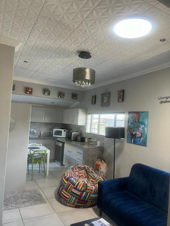 هتل ۲۸ آن سایموندز لاکستودیو ۲ ویت سولار بکاپ 28 on Symonds Luxstudio 2 with solar backup