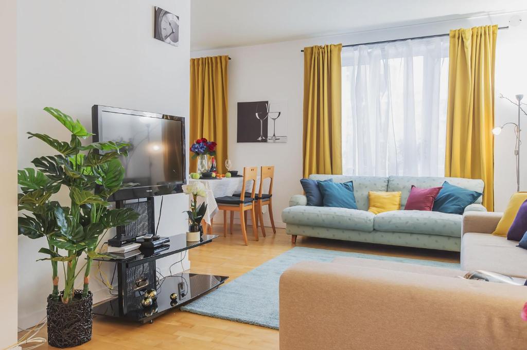 هتل جی ام آپارتمنتز 3 رومز ات پاتریارشیه پوندز - GMApartments 3 rooms at Patriarshie Ponds