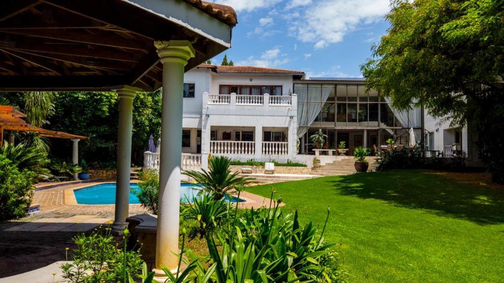 هتل ریورکلاب گست هاوس، اواسی این سندتون RiverClub GuestHouse, Oasis in Sandton