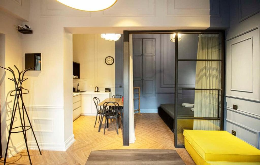 هتل استایلش مدرن 1بی آر آپارتمان - Stylish Modern 1BR Apartment