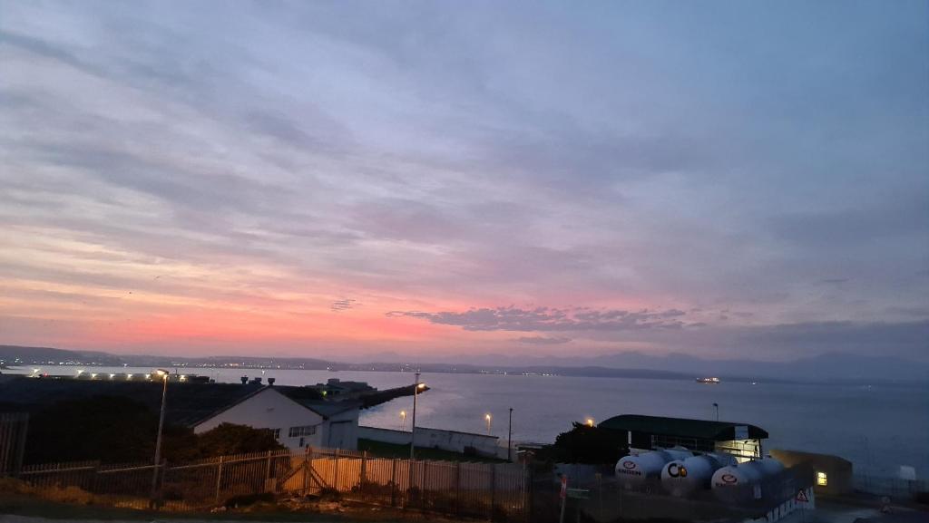 هتل دنز کُرِنر - Dan's Corner