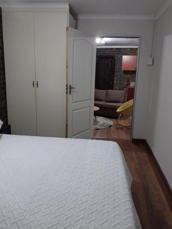هتل وی لاو پراپرتیز گست هاوس - We Love Properties guest house