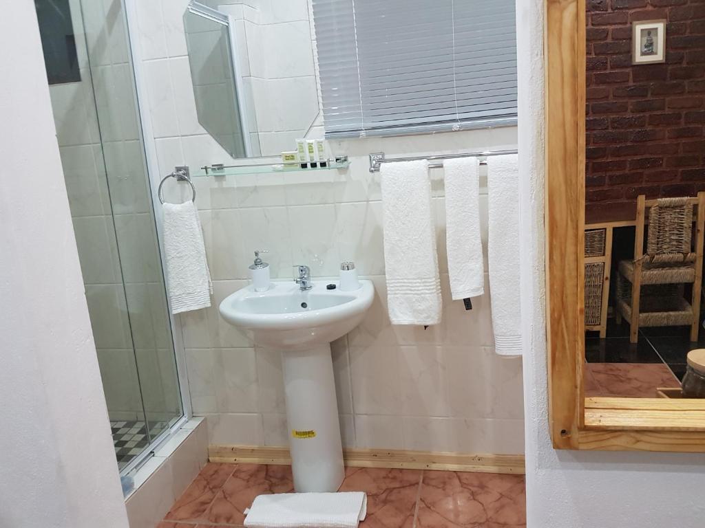 هتل علیوال ویلا گست لاج Aliwal Villa Guest Lodge