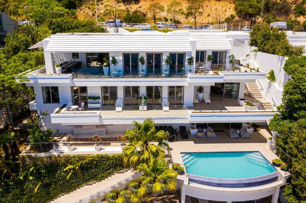 هتل کلیفتون یولو اسپیسز - کلیفتون منشن ویلا Clifton YOLO Spaces - Clifton Mansion Villa