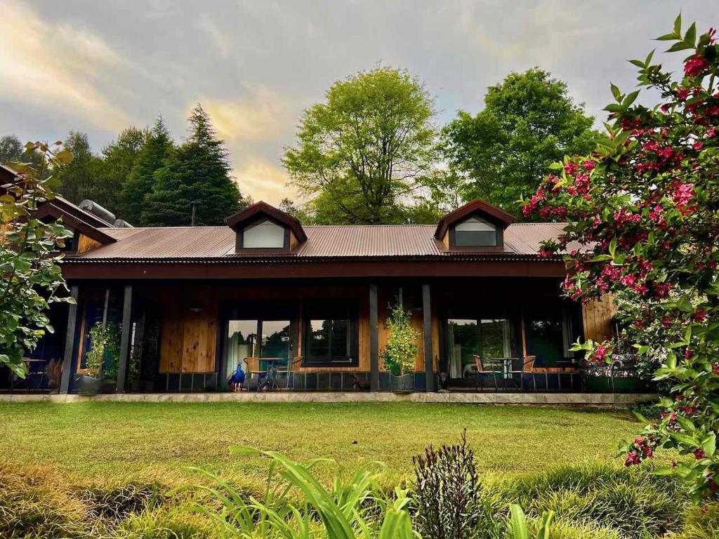 هتل مالاکیت منور Malachite Manor