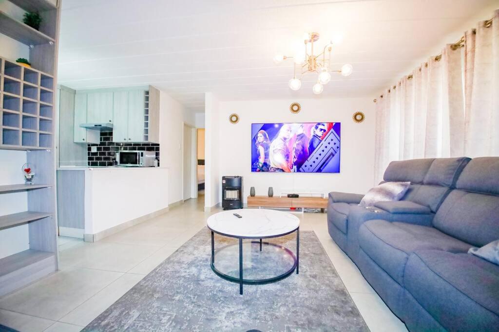 هتل دو بیدروم ساندتون آپارتمان 2 Bedroom Sandton Apartment
