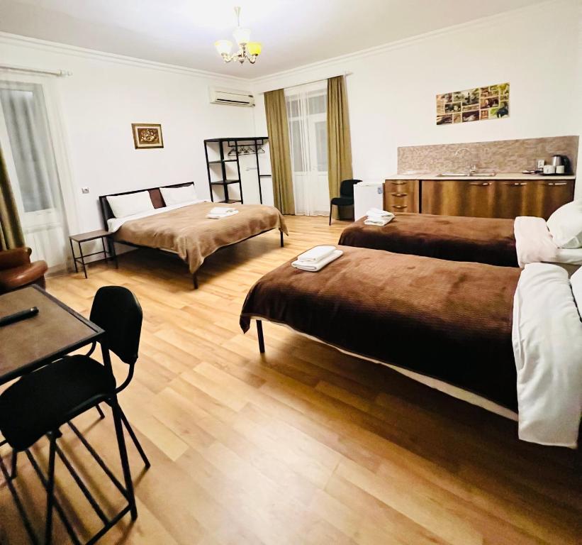 هتل انی کوز پلیس Aniko's place