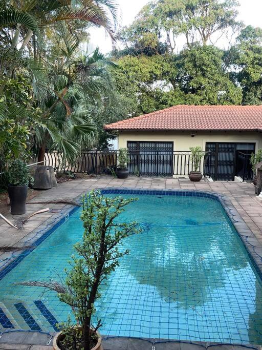 هتل کوزی اند کالرفل اومهلنگا کاتج - Cozy & Colorful Umhlanga Cottage