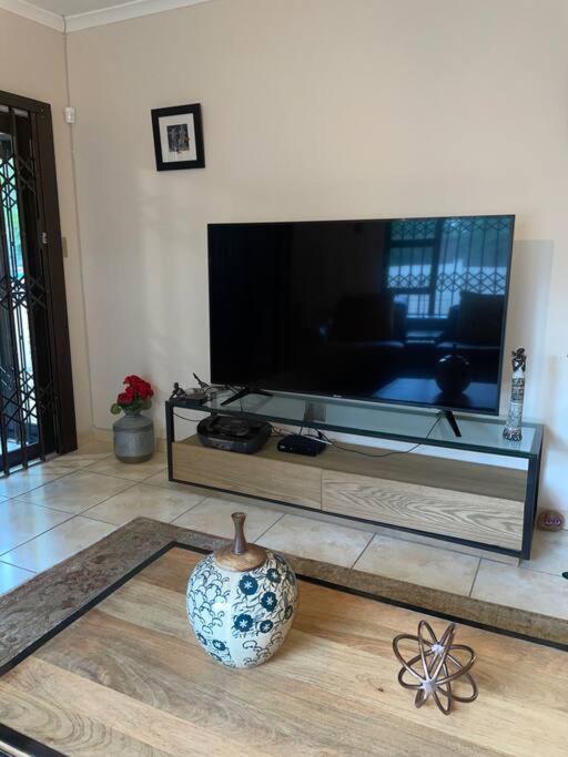 Cozy & Colorful Umhlanga Cottage