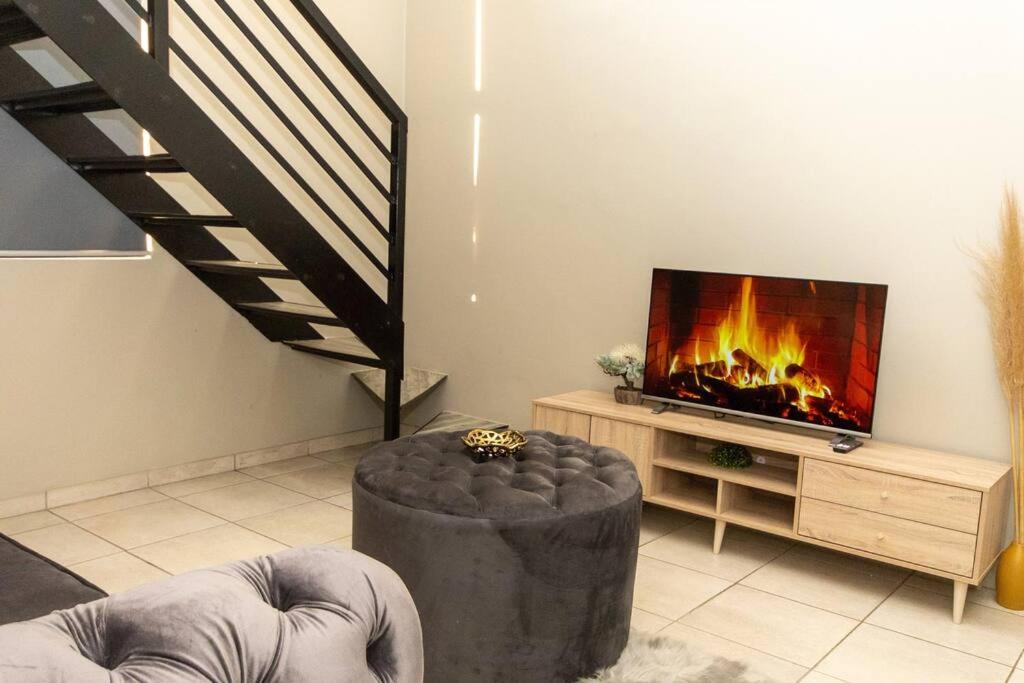 هتل لاکچری، لوکیشن، اند کانویینس. Luxury, Location, & Convenience.