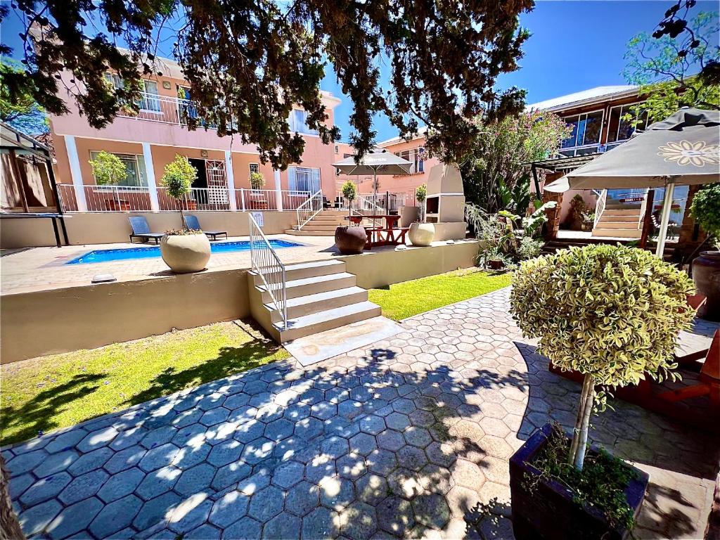 هتل هَف منز سی سی الکوِرو و کلیپ رَند گِست هاوس Halfmens cc Elkoweru & Kliprand Guest House