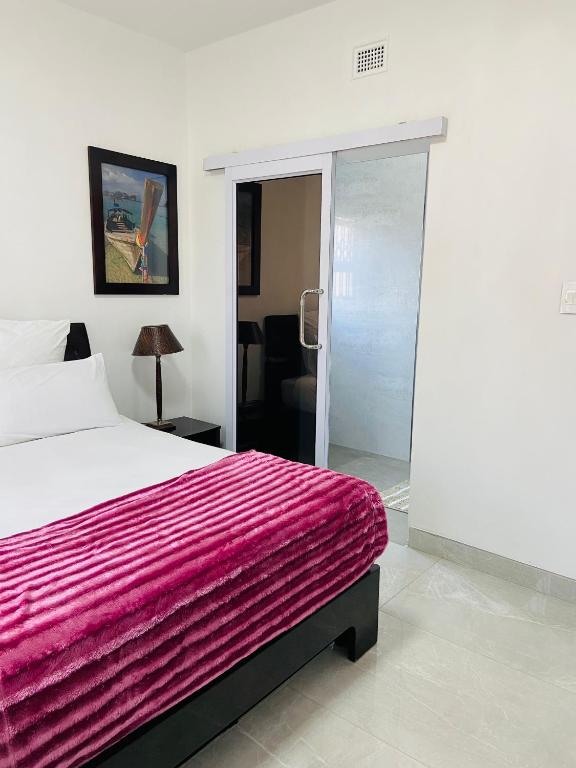 هتل یونیت 3، ماریّن ترس Unit 3, Marine Terrace