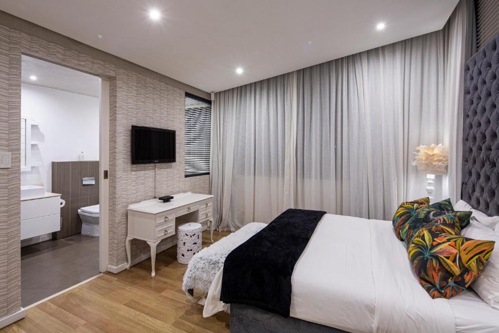 Dolphin Coast YOLO Spaces - Beach House Villa