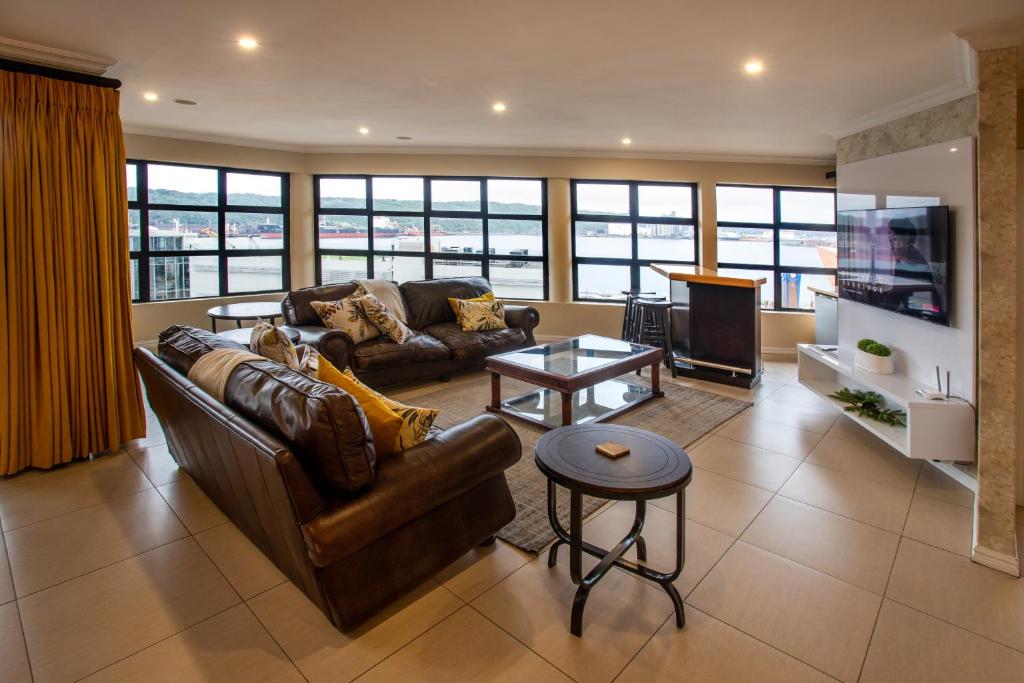 هتل استی ات ذ پوینت - پیسفول پلنتیفول پنت هاوس Stay at The Point - Peaceful Plentiful Penthouse