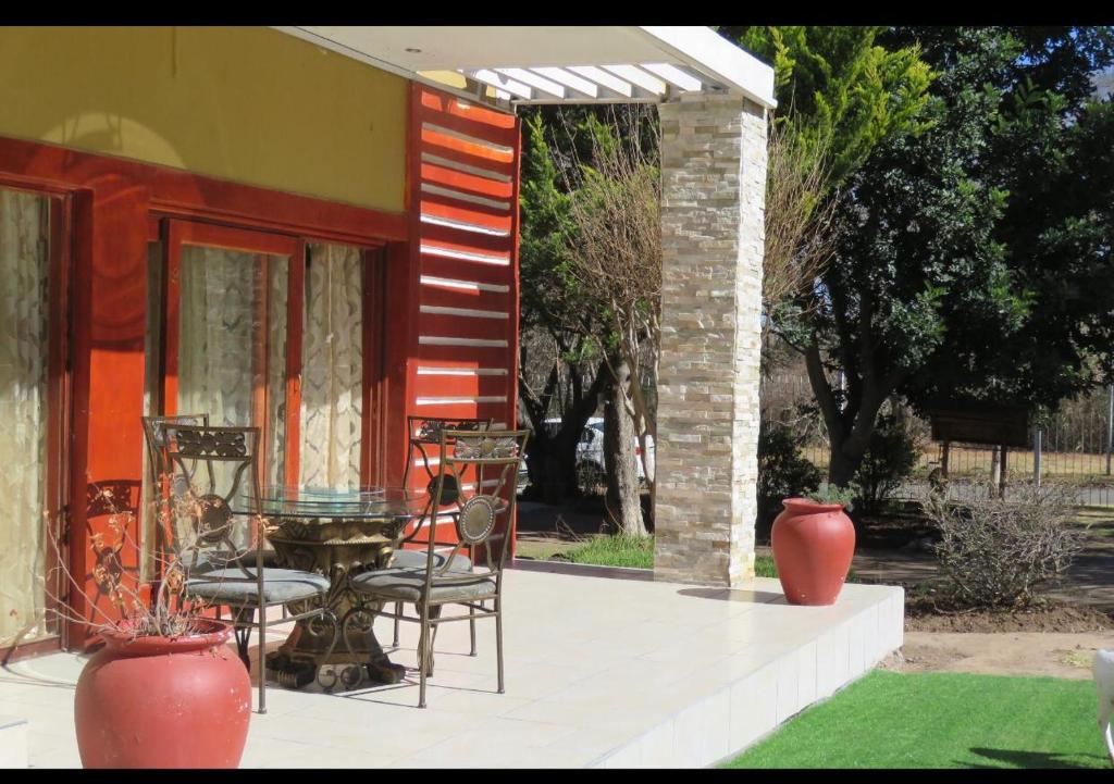 هتل بورولی هیلز گست هاوس Beverley Hills guesthouse