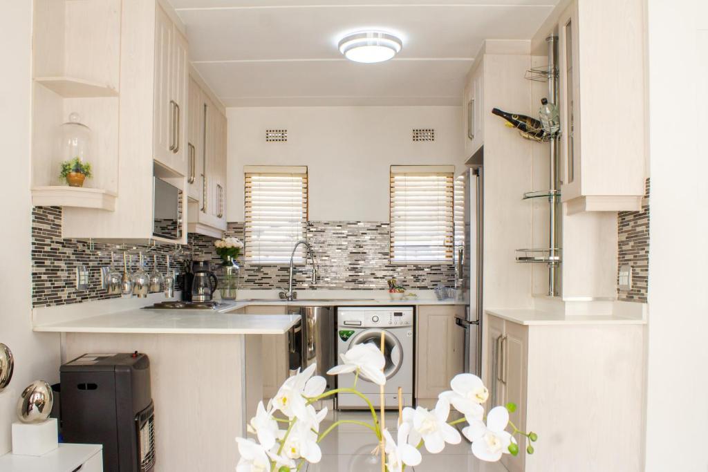 هتل بیوتیفول 2 بدروم آپارتمان نییر مانته کازینو Beautiful 2 bedroom Apartment near Monte Casino